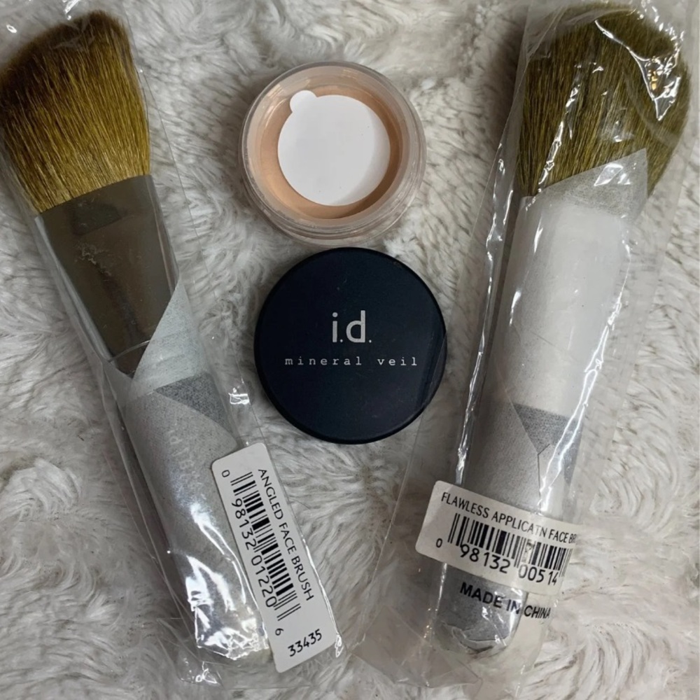 BareMinerals Mineral Veil .02oz & Brushes NWT